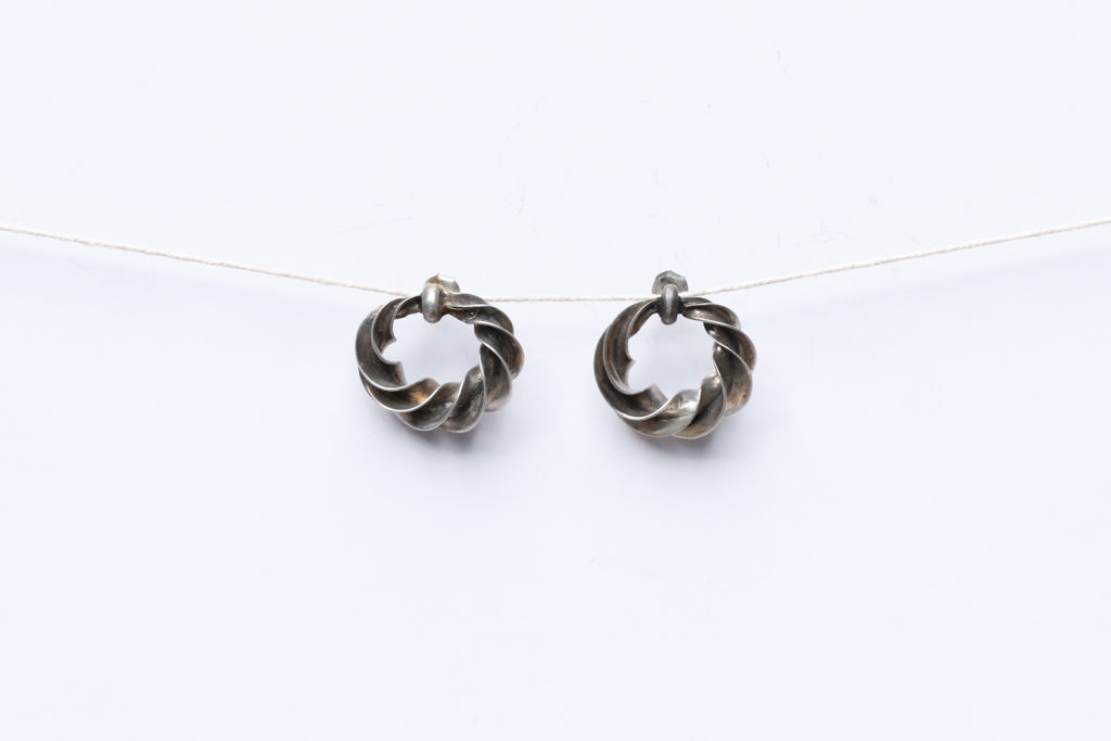 Twirl Post Earrings - E018