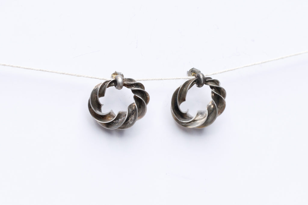 Twirl Post Earrings - E018