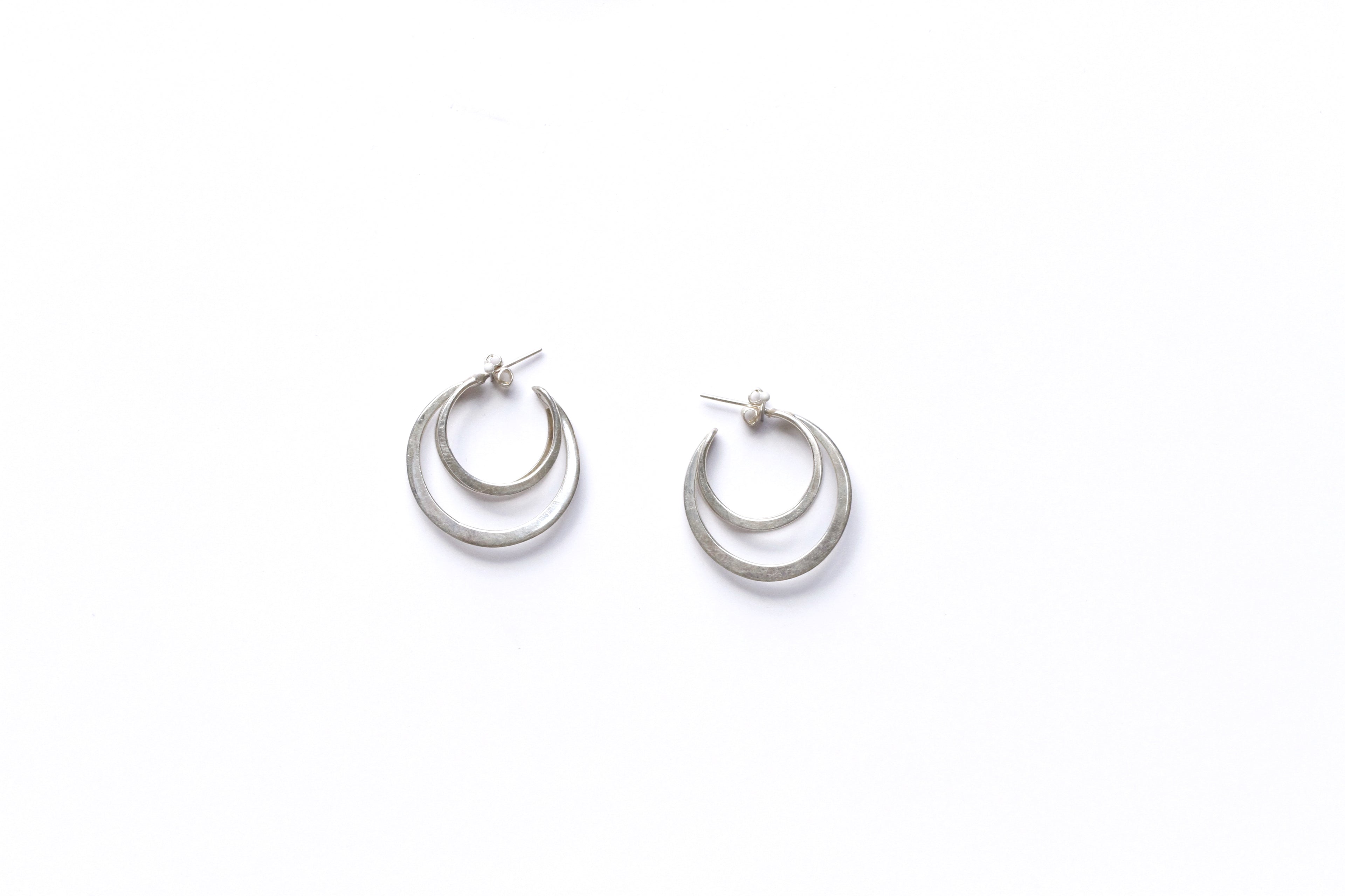 crescent moon earrings - E011