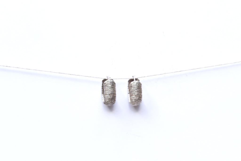 textured small hoops - E012
