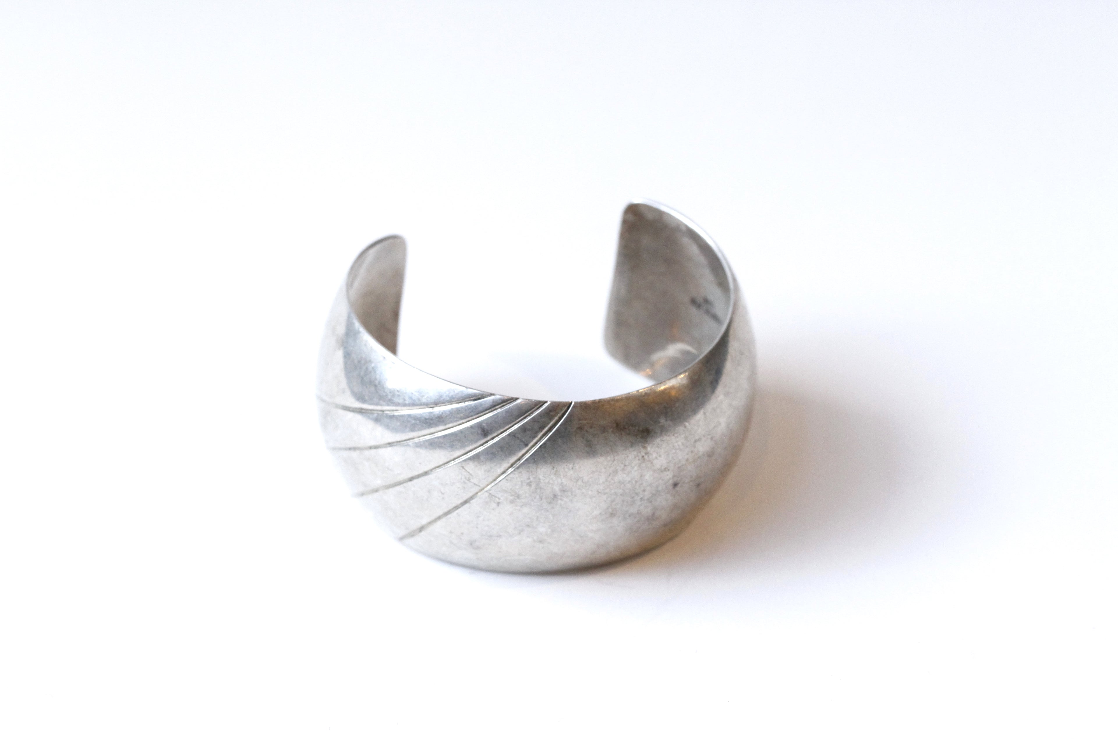 swayed lines cuff - B005