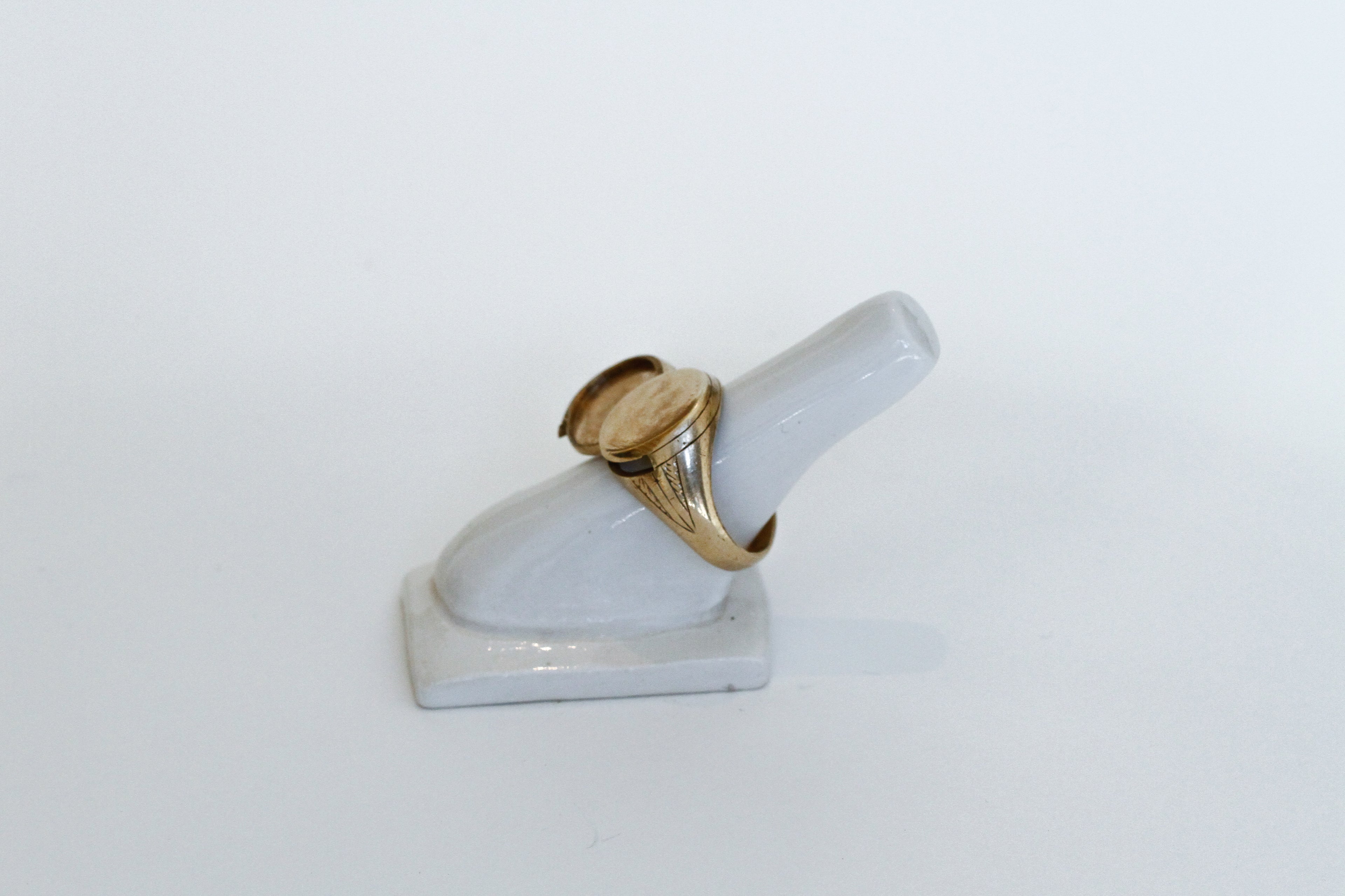 locket 10K gold - r012