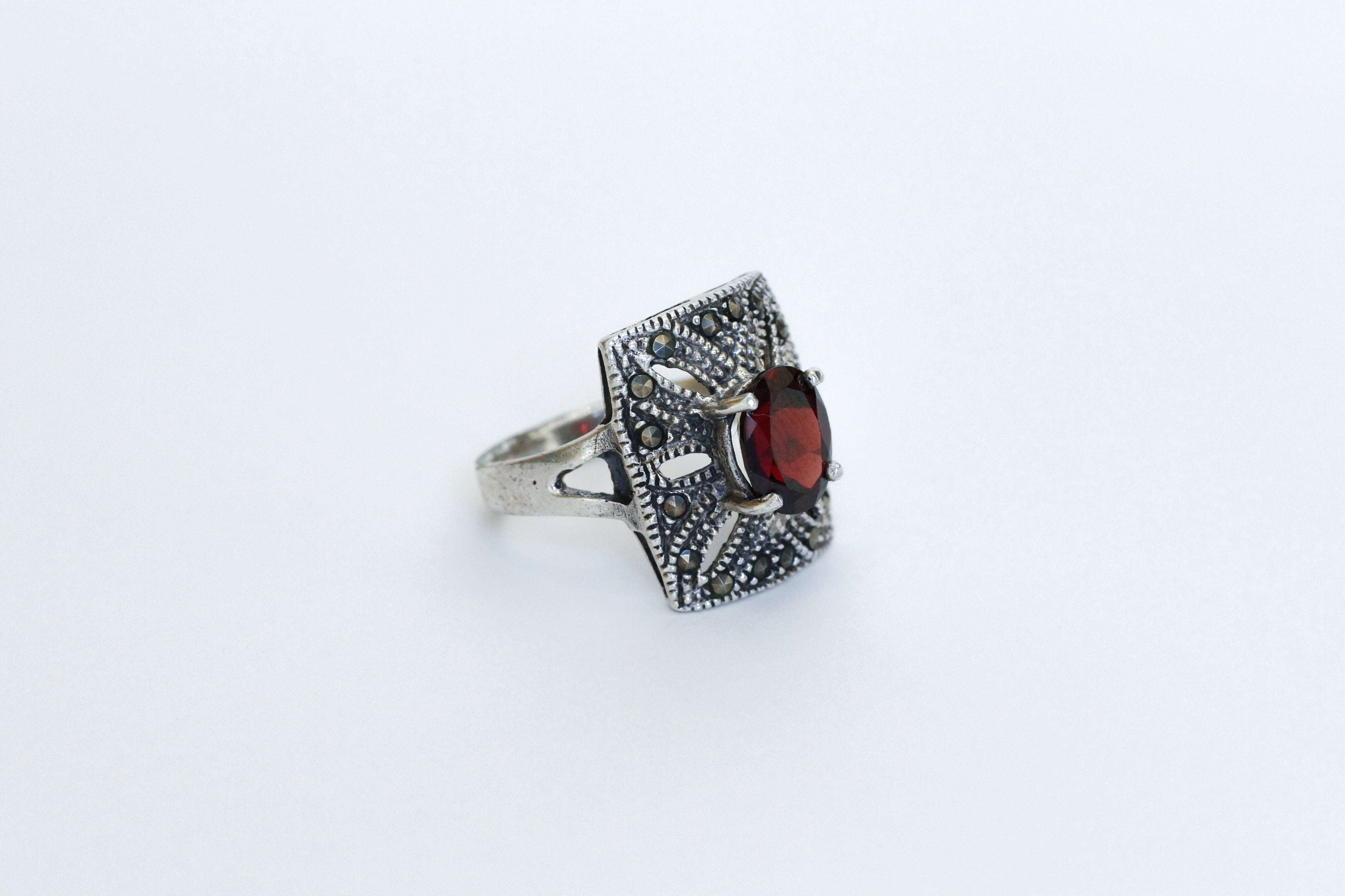 art deco ruby - r023