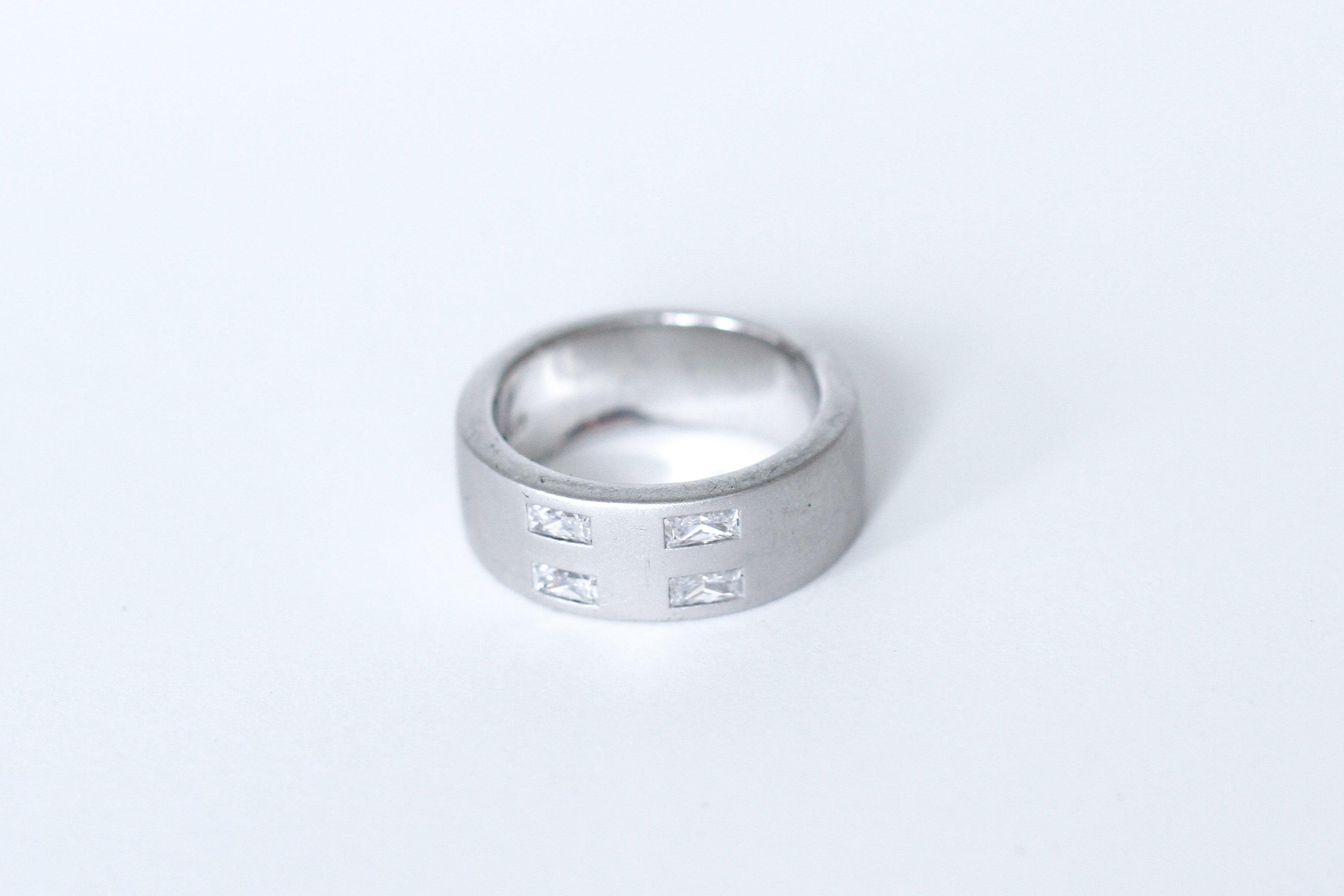 brushed silver 4 corners - r029