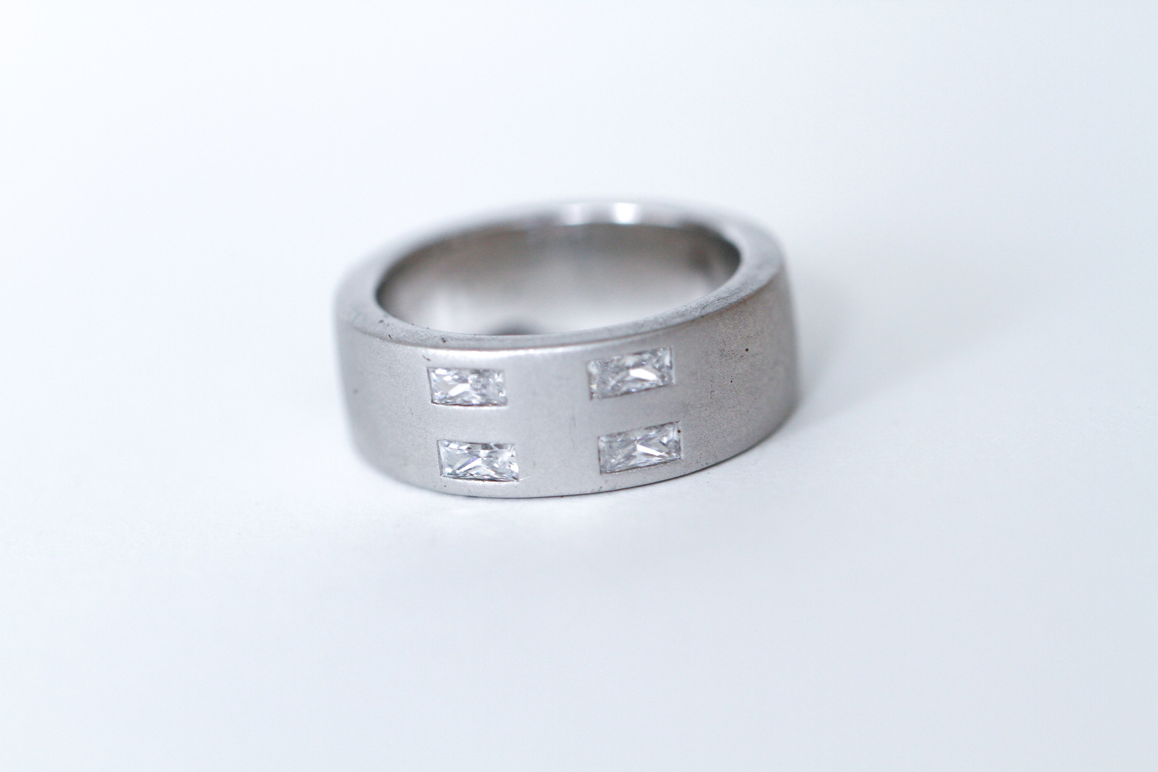 brushed silver 4 corners - r029