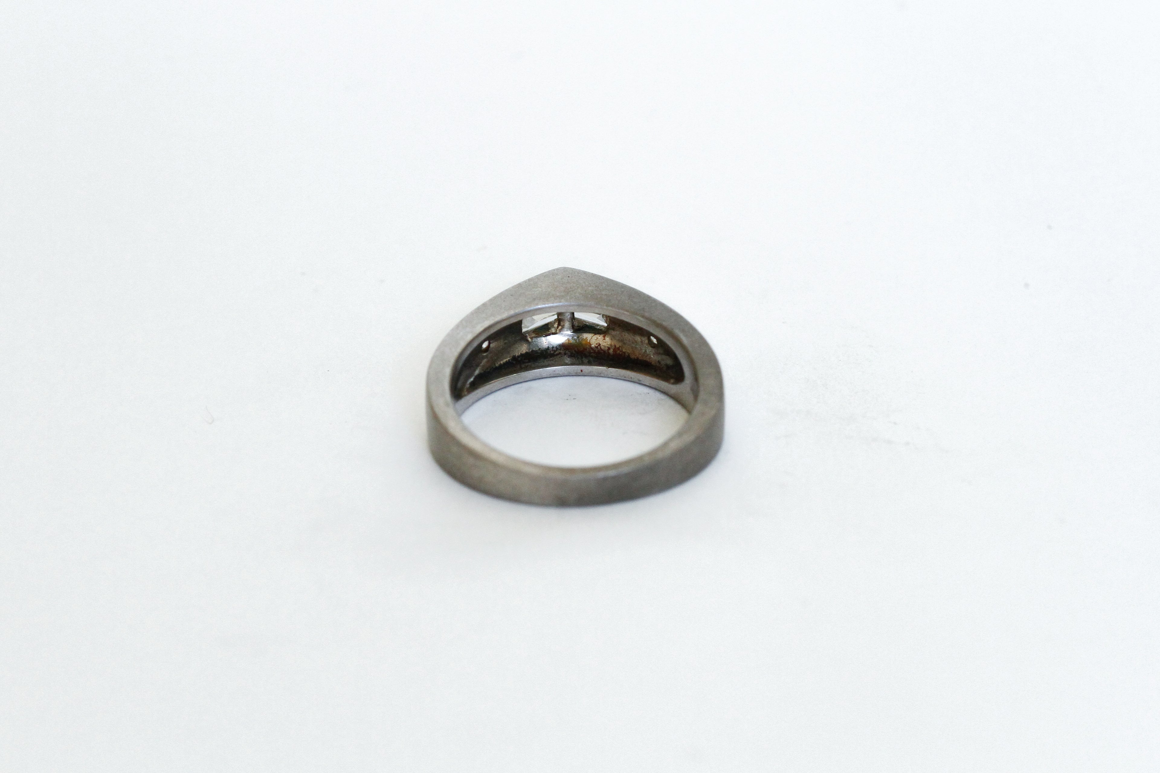 brushed silver point - r030