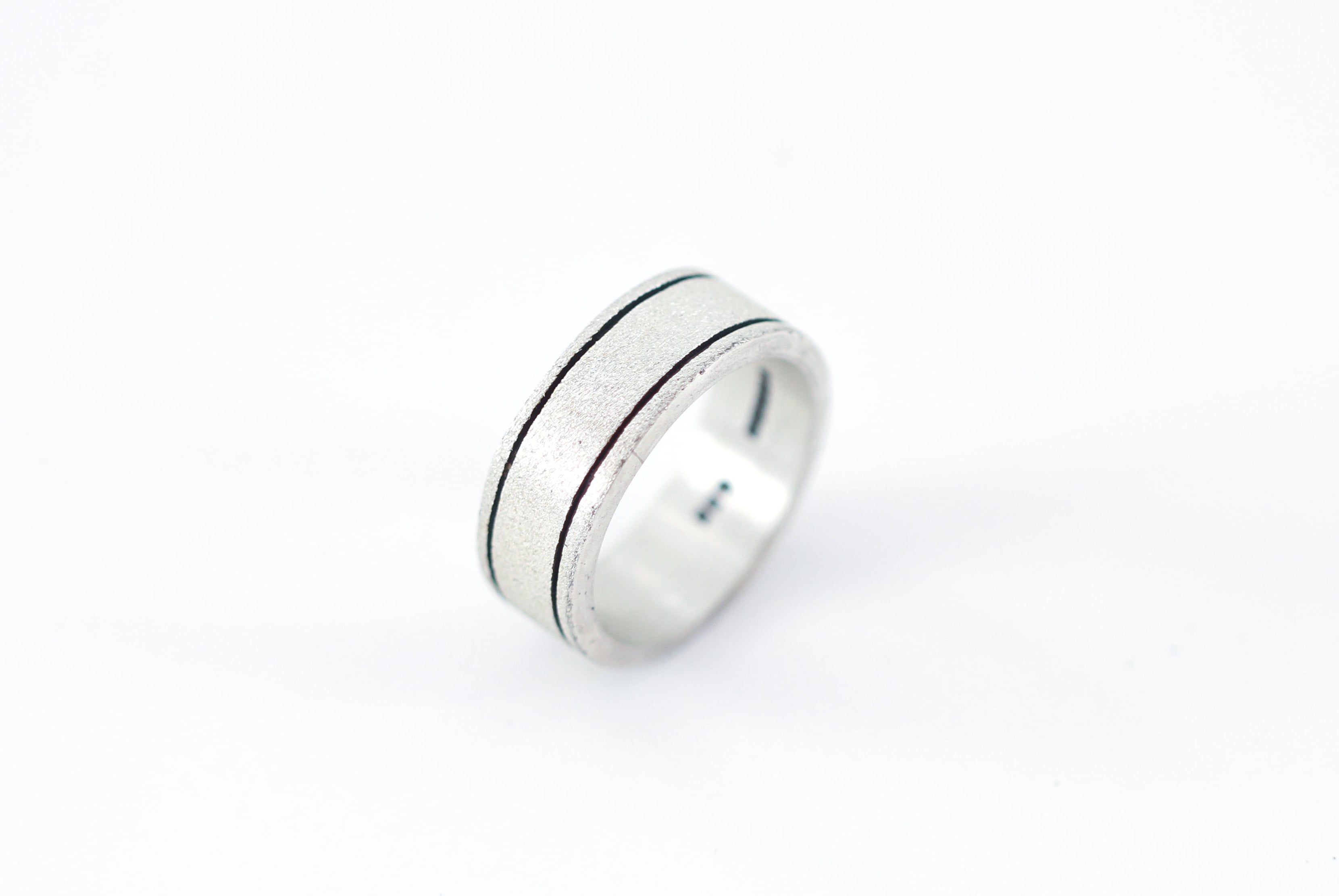 textured line band - r072