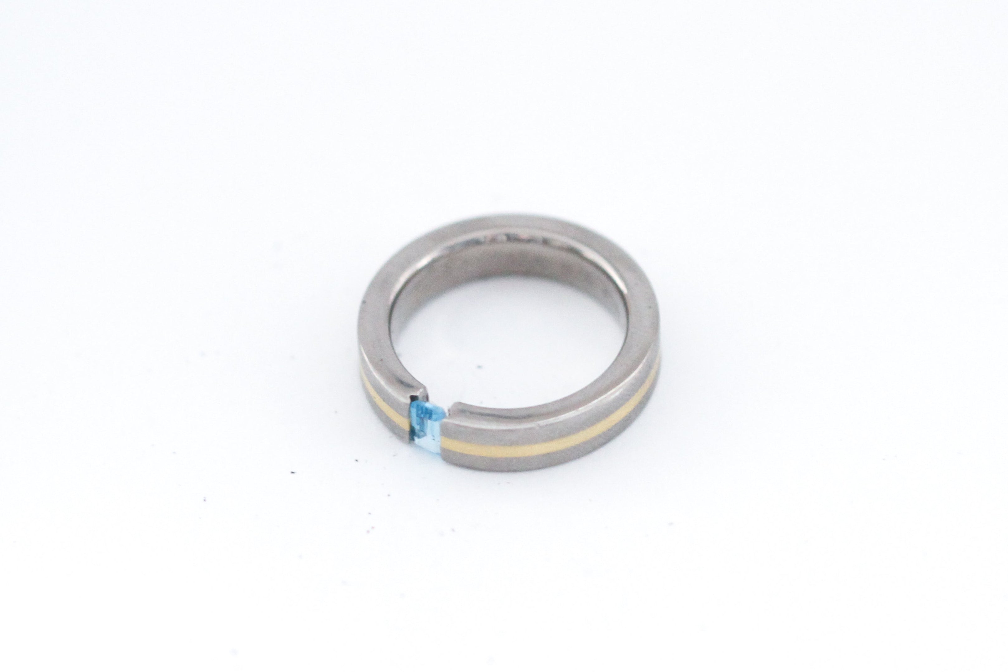 two toned titanium gold line blue topaz - r087