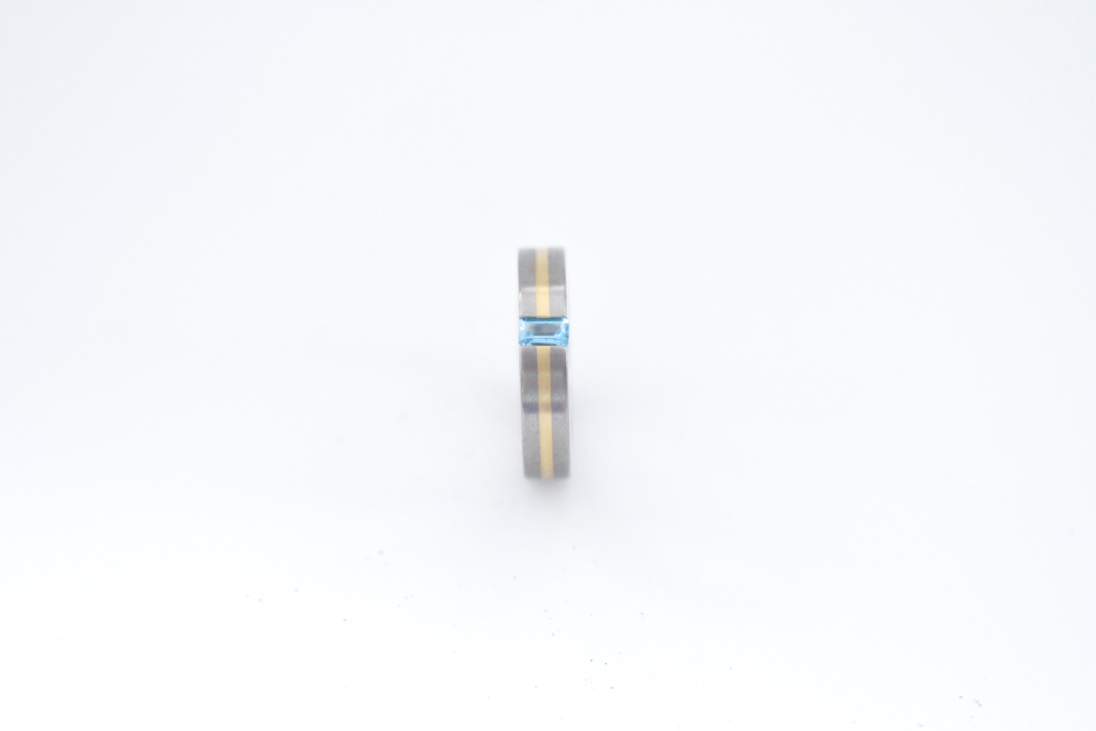 two toned titanium gold line blue topaz - r087