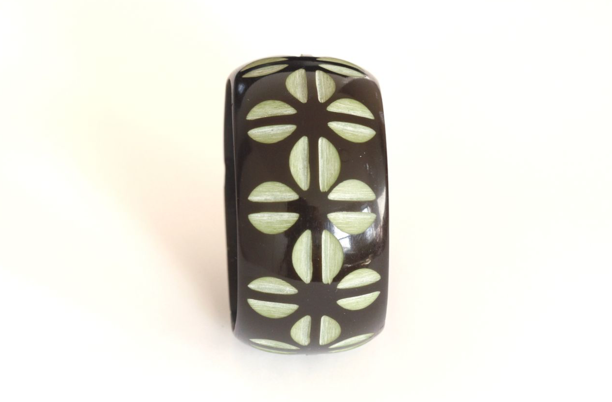 carved bakelite bangle - B001